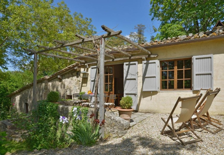 2 Bedrooms Villa
