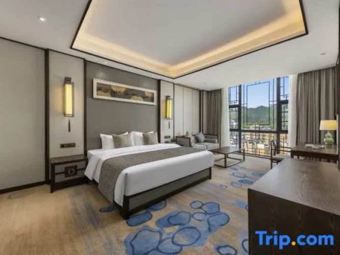 1 Bedroom Business Suite with river view