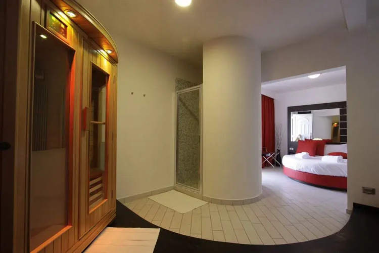 Hotel Paradise Airport
