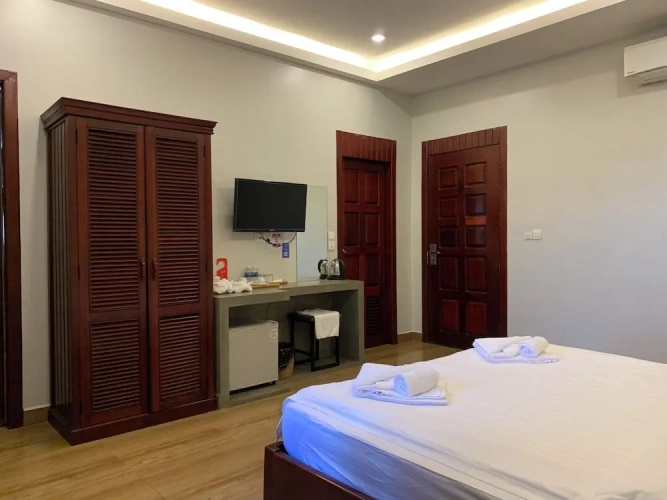 Deluxe room with pool view