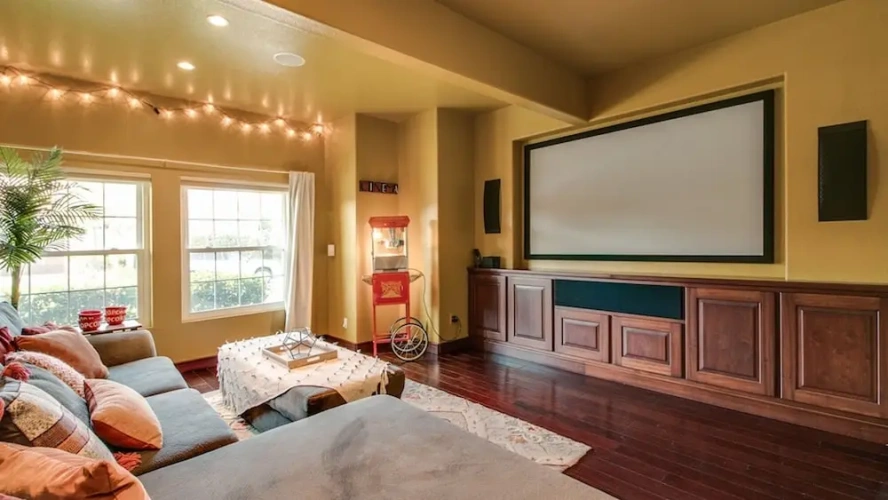 5 Bedrooms Studio