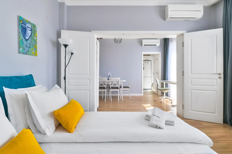 - The Blue Apartment - 1BD with Artistic Interior Design
