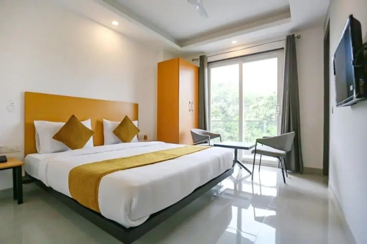 Deluxe Double room with city view