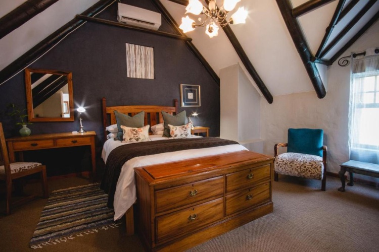 Standard Triple room with pool view