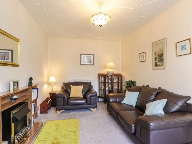 Holly Hoose
