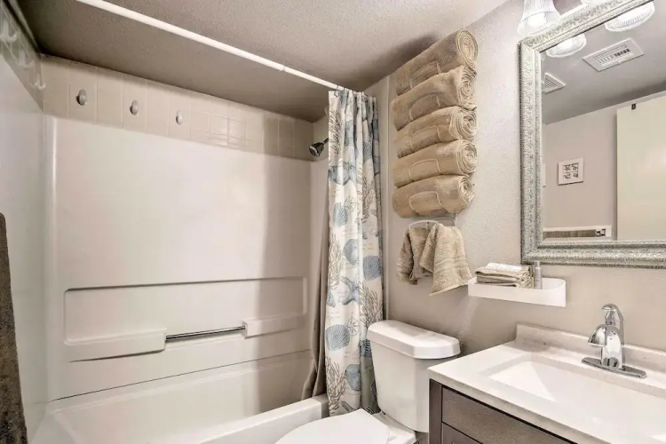 Steps to Beach: Beach Haven w/ Shared Amenities