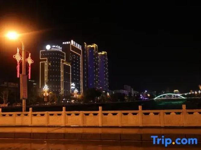 Tonghe Hotel