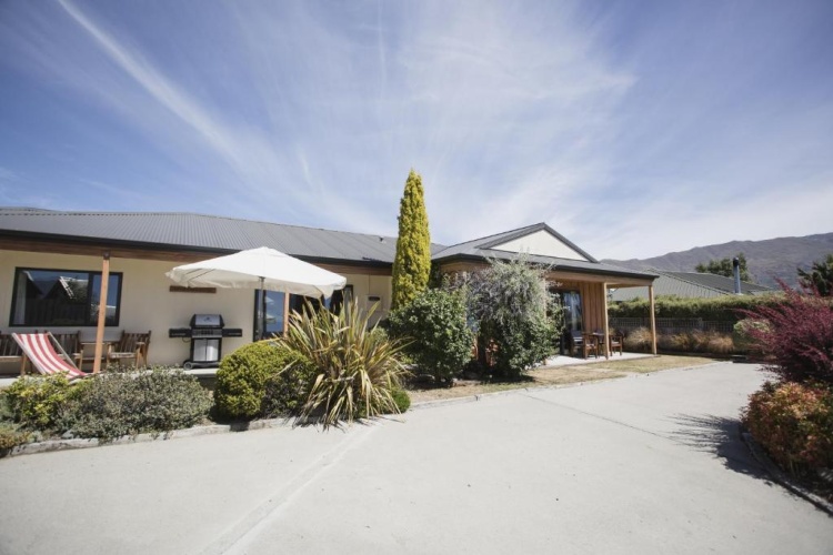 4 Bedrooms Cottage