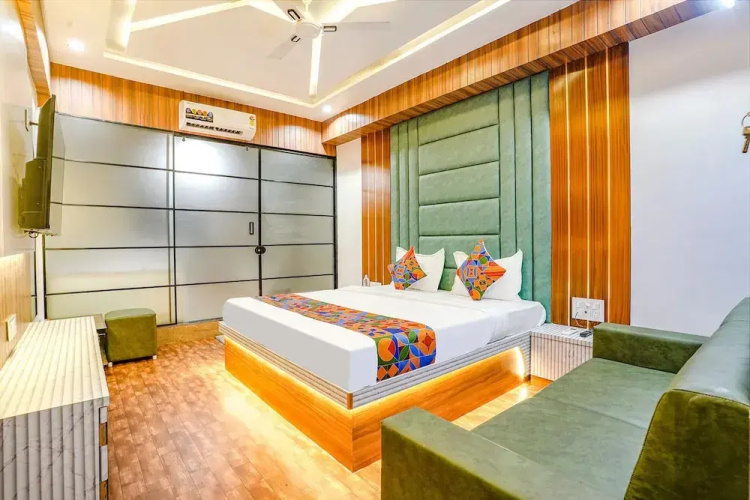 Fabhotel Max