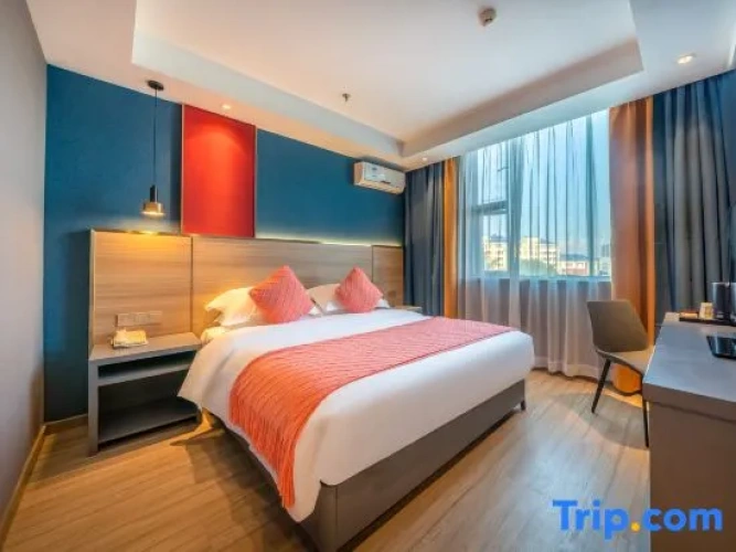 Standard Double room with street view