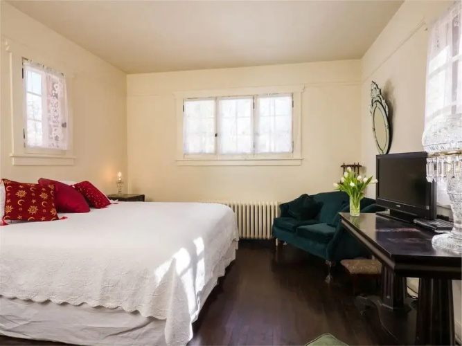 5bd Historic Pink House
