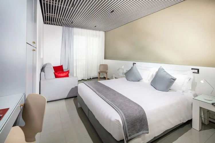 Comfort room