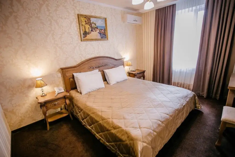 Aristocrat Hotel
