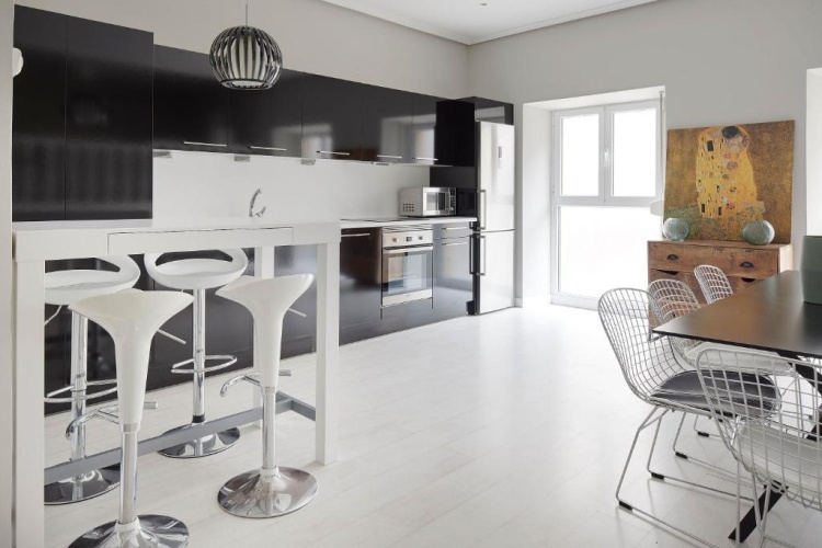 4 Bedrooms Apartment