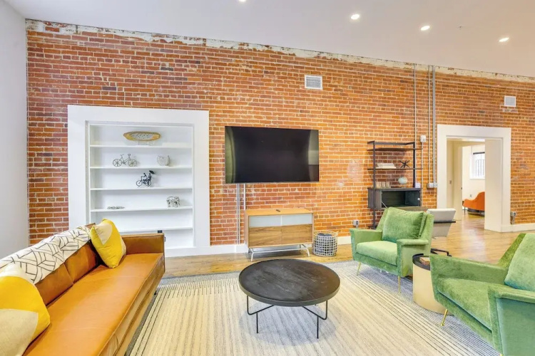 Downtown Omaha Getaway w/ Deck & Gas Grill!