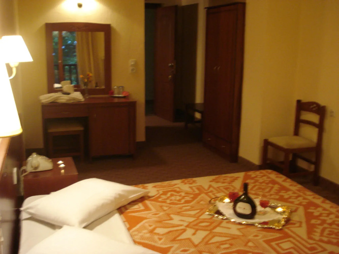 Hani Zisi Hotel