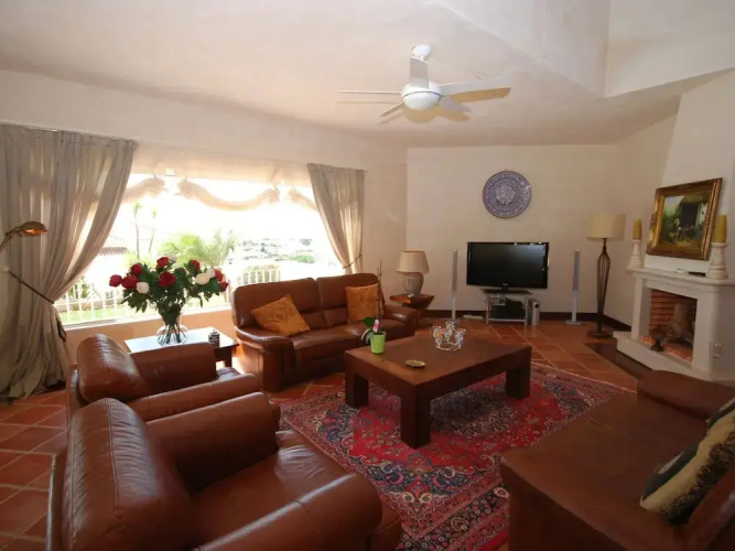 Lavish Villa With Private Swimming Pool