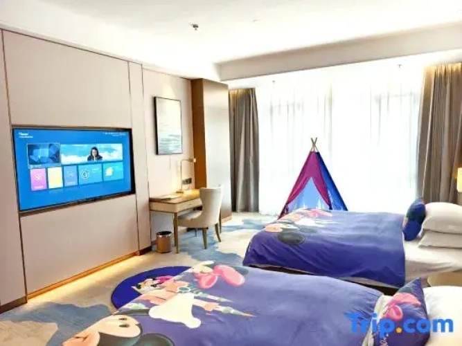 Standard Quadruple Family room