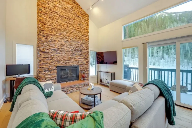 3 Bedrooms Apartment
