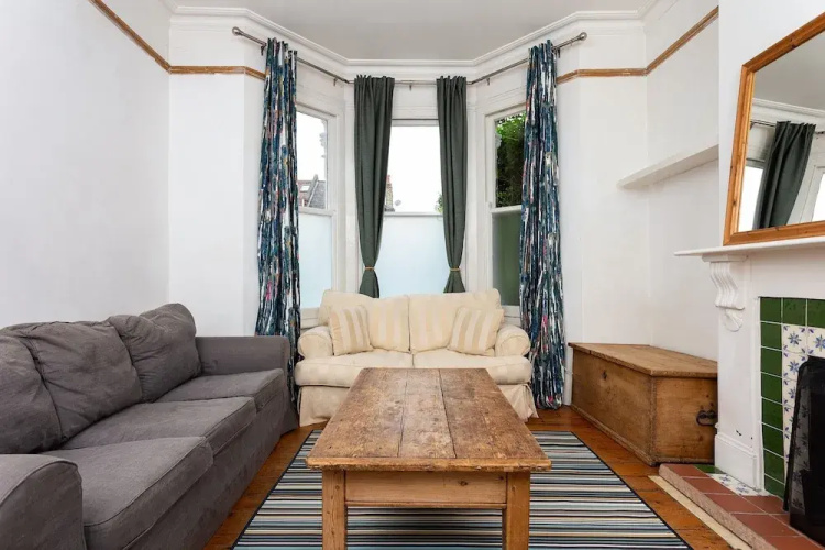2 Bedroom Flat In Earlsfield