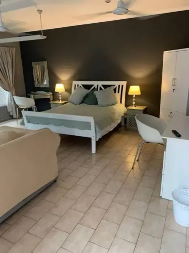 20 On Plover - Private Cottage