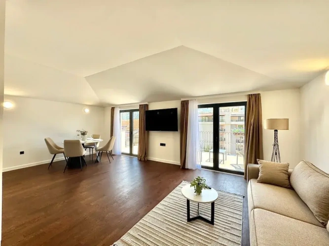 2 Bedrooms Apartment with city view