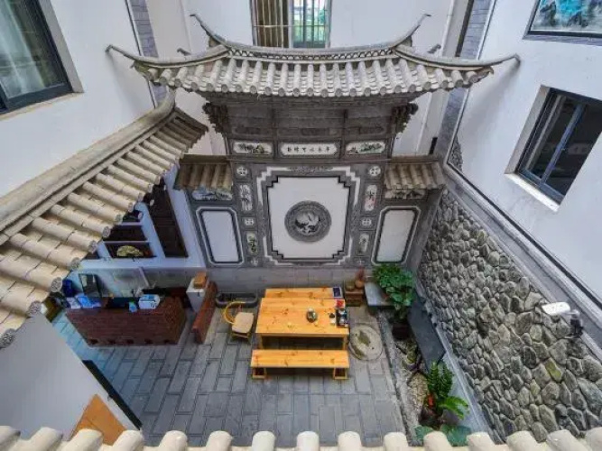Ancient City Yishan Mingyue Inn