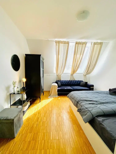 Comfy 3BR Apt With Living Room Balcony