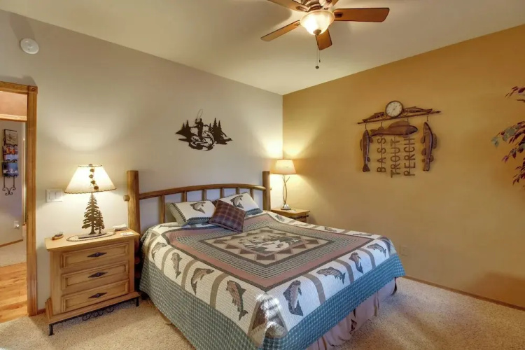On-site Trails & Deck: Show Low Cabin!