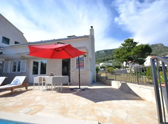 3 Bedrooms Villa