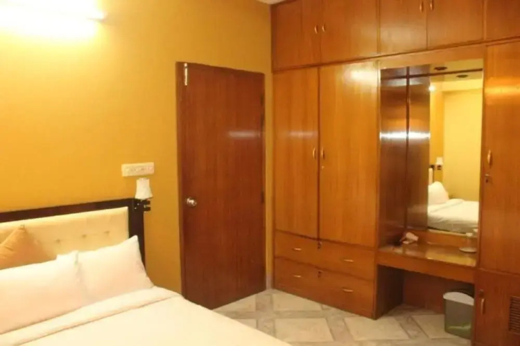 Maple Crest Service Apartment