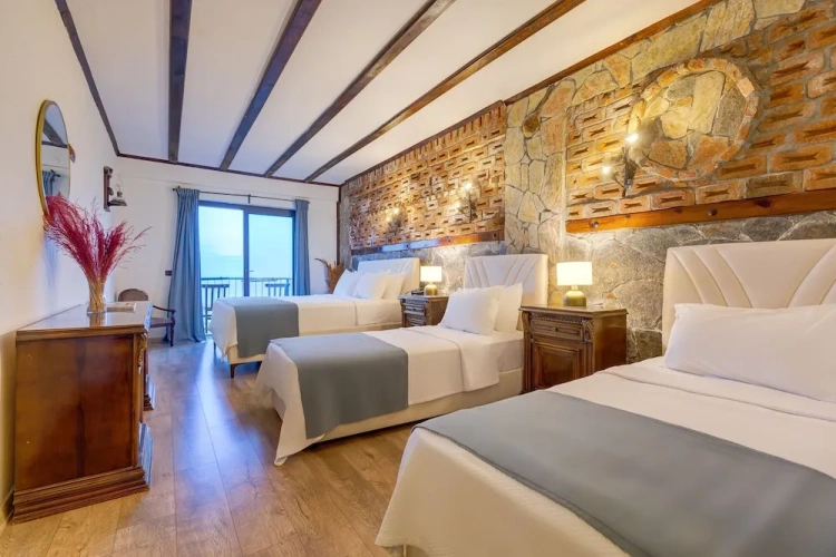 Standard Quadruple room with sea view