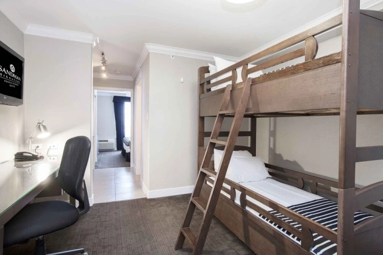 Quadruple Family Suite