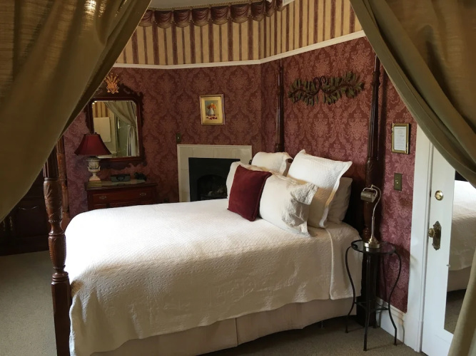 Churchill Manor B&B