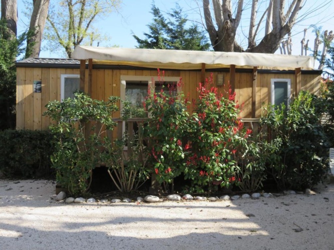 2 Bedrooms Bungalow