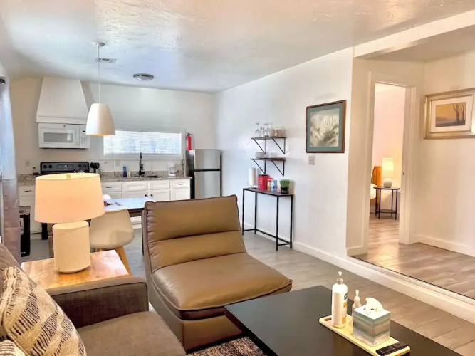 Updated Studio With Laundry Full Kitchen 36B