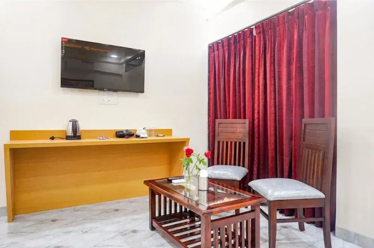 Fabhotel Falcon Executive