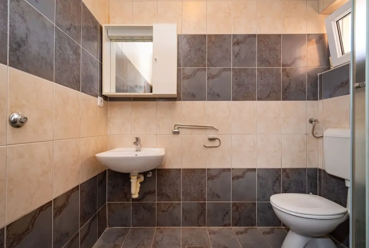 2 Bedrooms Apartment with balcony and with garden view