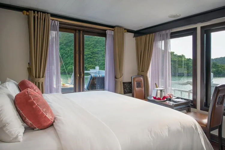 Paradise Sails Cruise Ha Long