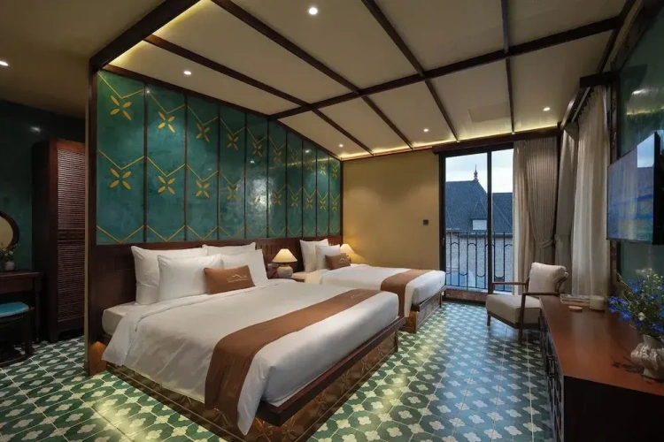 Standard Triple room with balcony