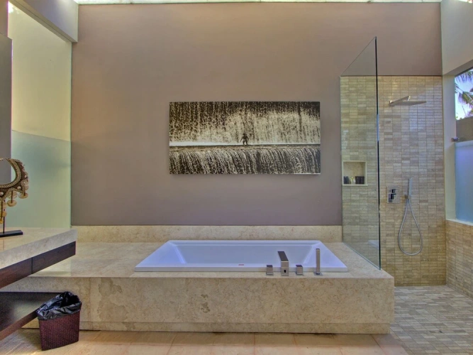 5 Bedrooms Villa