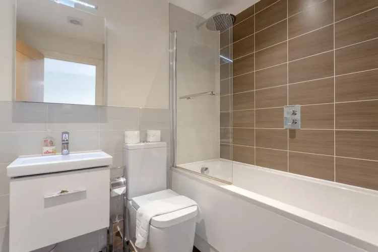 2 Bed Townhouse in Shepherds Bush