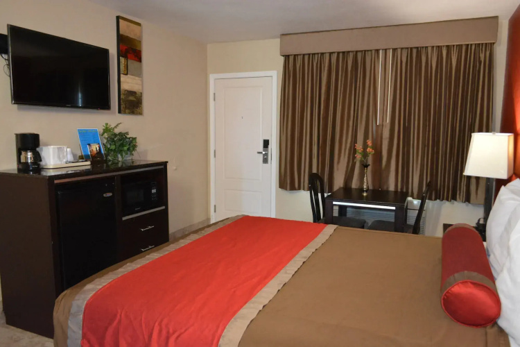 Harbor Inn and Suites Oceanside