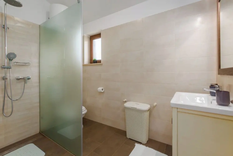 4 Bedrooms Villa