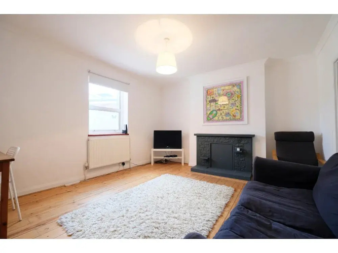 Beautiful, Bright and Spacious Flat for 4