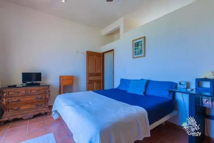 Esperanza Upstairs by Skyrun