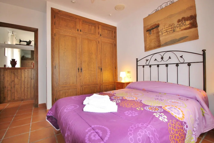 1053 Villa Seral