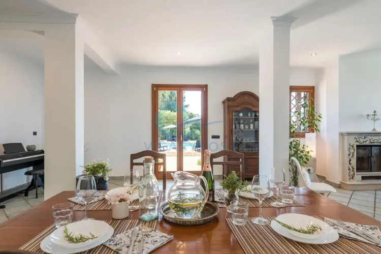 New Refined Villa Rayskaya In Monte Compatri