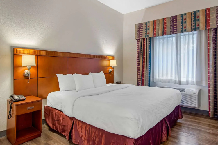 Spark by Hilton Duluth