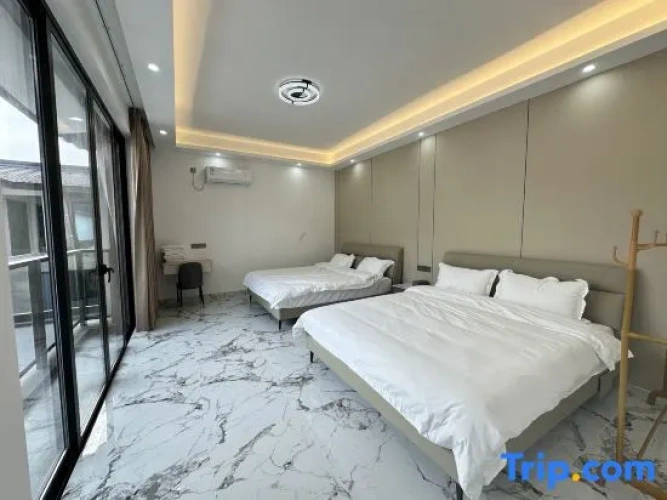 6 Bedrooms Double Villa